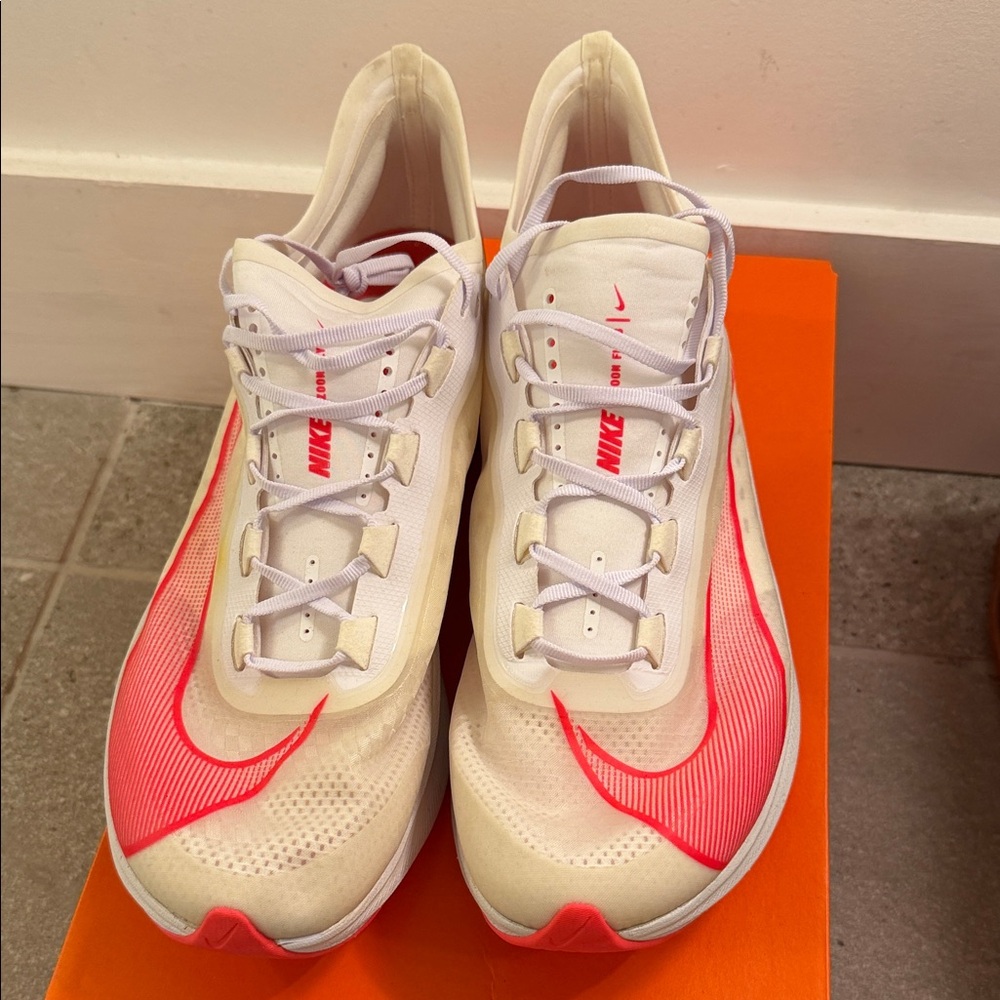 Nike Mens Zoom Fly 3 Cream and bright Pink Running Shoes. Size 13. New w/o box.